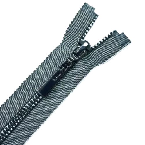 Black Feature Zipper Metal Puller Zipper