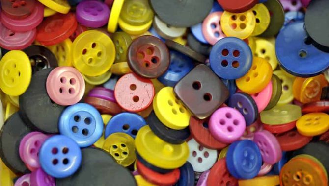 Plastic Buttons Material Selection